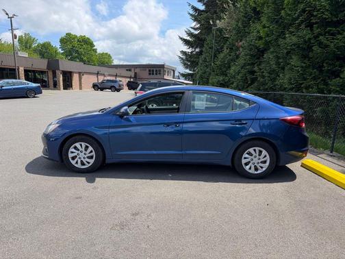 Lakeside Blue 2019 Hyundai ELANTRA SE