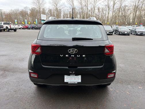 Onyx Black 2025 Hyundai VENUE SEL