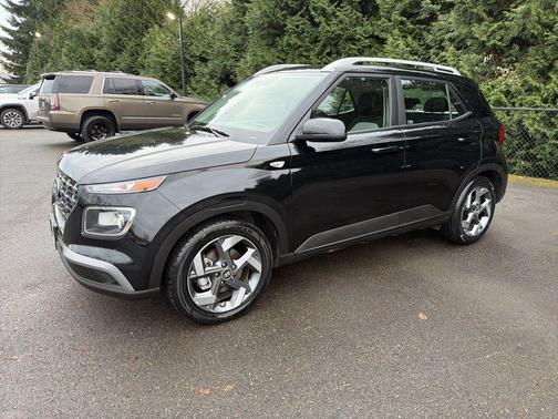 Onyx Black 2025 Hyundai VENUE SEL