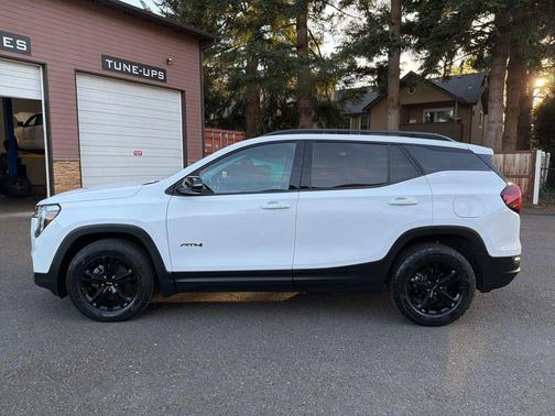 Summit White 2023 GMC Terrain AWD AT4