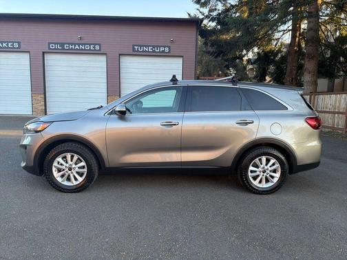 Titanium Silver 2019 Kia Sorento LX