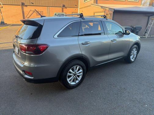 Titanium Silver 2019 Kia Sorento LX