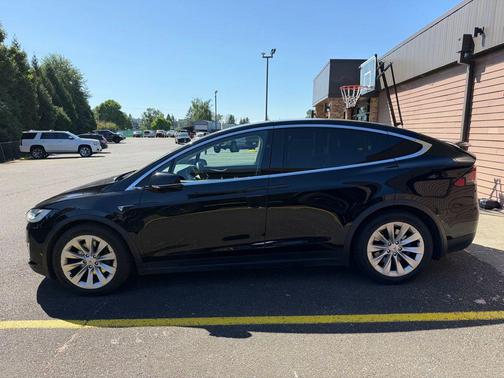 Black 2016 Tesla Model X 75D