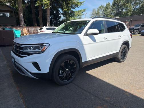 Pure White 2023 Volkswagen Atlas 3.6L SE w/Technology
