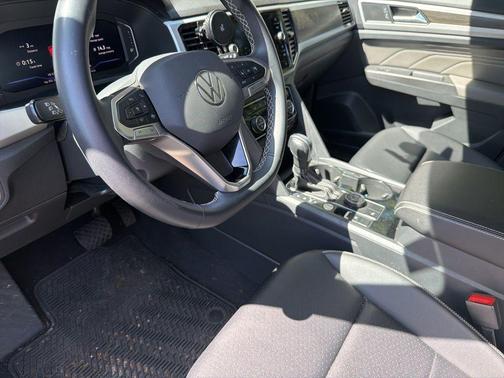 Pure White 2023 Volkswagen Atlas 3.6L SE w/Technology
