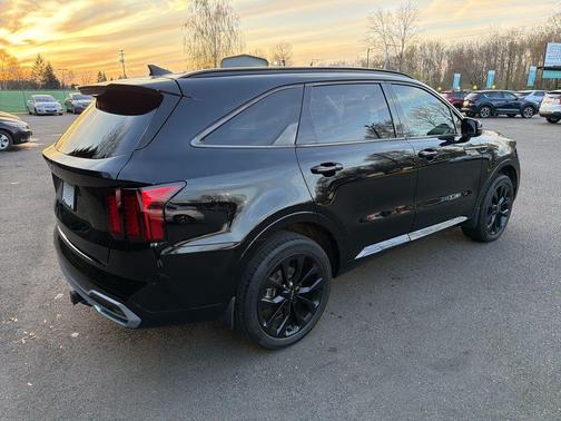 Ebony Black 2022 Kia Sorento EX