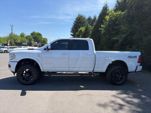 Bright White Clearcoat 2019 RAM 2500 Laramie Crew Cab 4x4 6'4' Box