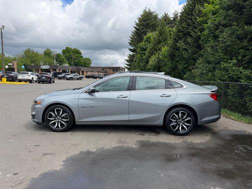 Sterling Gray Metallic 2024 Chevrolet Malibu FWD RS