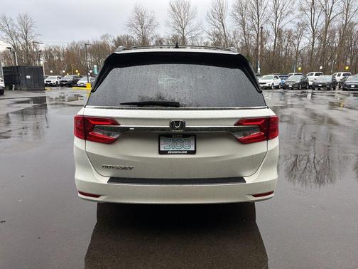 White Diamond Pearl 2018 Honda Odyssey EX-L