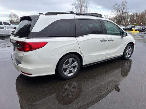White Diamond Pearl 2018 Honda Odyssey EX-L