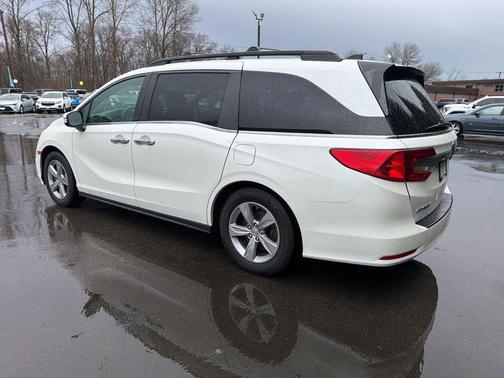 White Diamond Pearl 2018 Honda Odyssey EX-L