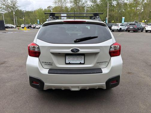 Crystal White Pearl 2016 Subaru Crosstrek 2.0i Premium