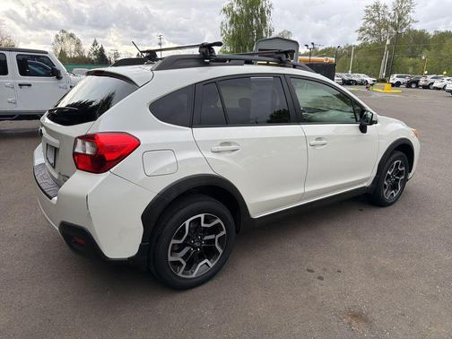 Crystal White Pearl 2016 Subaru Crosstrek 2.0i Premium