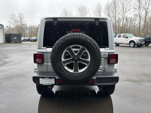 Silver Zynith Clearcoat 2023 Jeep Wrangler 4-Door Sahara