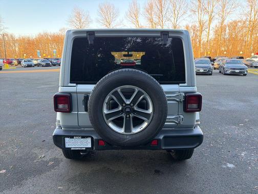 2023 Jeep Wrangler 4-Door Sahara