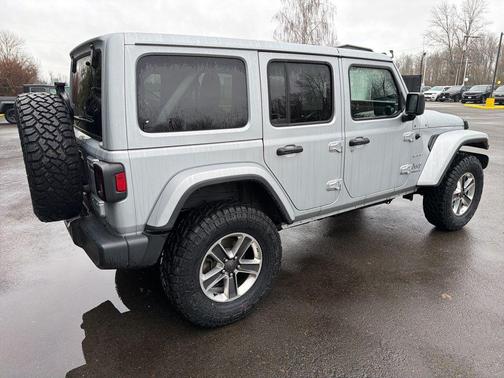 Silver Zynith Clearcoat 2023 Jeep Wrangler 4-Door Sahara