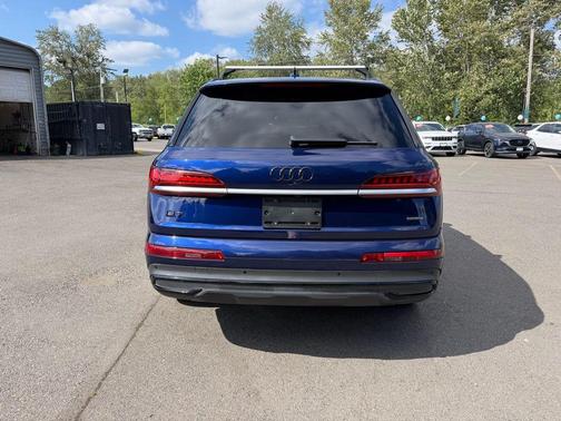 Navarra Blue Metallic 2021 Audi Q7 55 Premium Plus