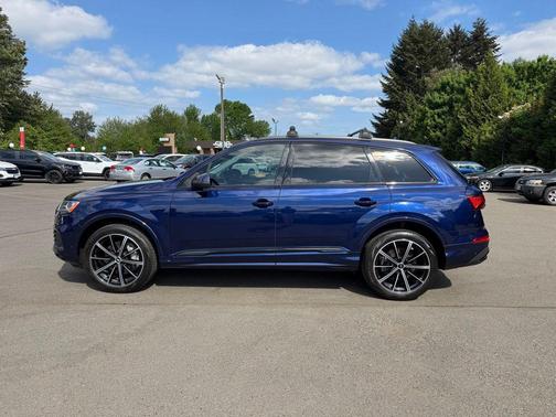 Navarra Blue Metallic 2021 Audi Q7 55 Premium Plus