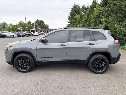 Sting-Gray Clearcoat 2023 Jeep Cherokee Altitude