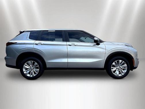 Alloy Silver Metallic 2025 Mitsubishi Outlander ES S-AWC
