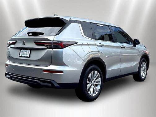 Alloy Silver Metallic 2025 Mitsubishi Outlander ES S-AWC