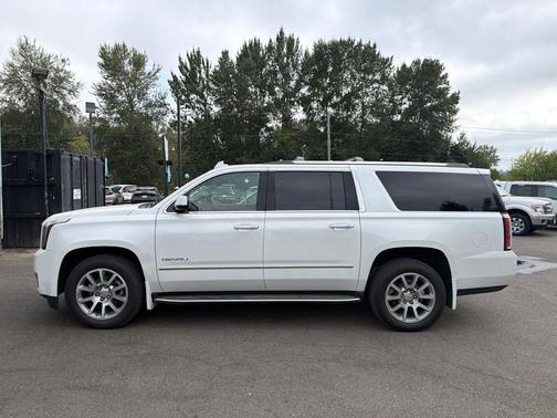 White 2017 GMC Yukon XL Denali
