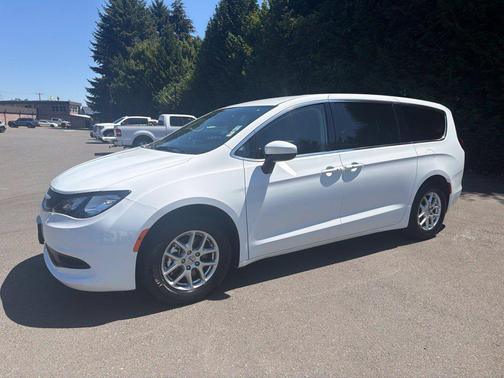 Bright White Clearcoat 2023 Chrysler Voyager LX