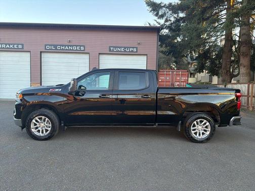 Black 2022 Chevrolet Silverado 1500 LT