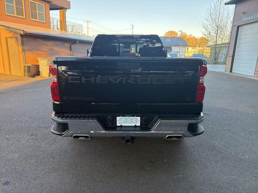 Black 2022 Chevrolet Silverado 1500 LT