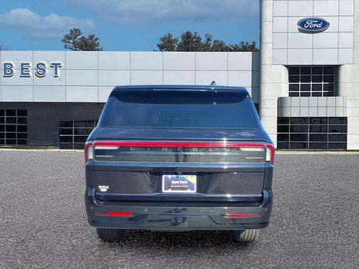 Infinite Black Metallic Clearcoat 2025 Lincoln Navigator Reserve