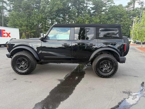 Shadow Black 2024 Ford Bronco Wildtrak