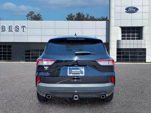 Agate Black Metallic 2022 Ford Escape SEL