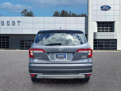 Modern Steel Metallic 2022 Honda Pilot Touring 8-Passenger