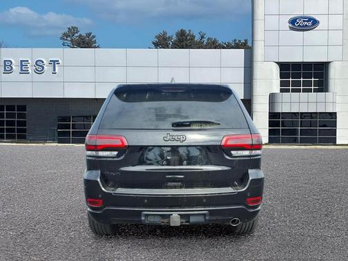 Diamond Black Crystal Pearlcoat 2017 Jeep Grand Cherokee Altitude