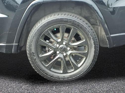 Diamond Black Crystal Pearlcoat 2017 Jeep Grand Cherokee Altitude