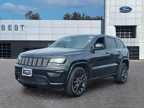 Diamond Black Crystal Pearlcoat 2017 Jeep Grand Cherokee Altitude