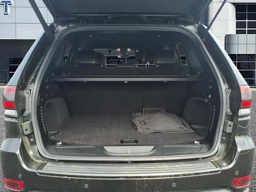 Diamond Black Crystal Pearlcoat 2017 Jeep Grand Cherokee Altitude