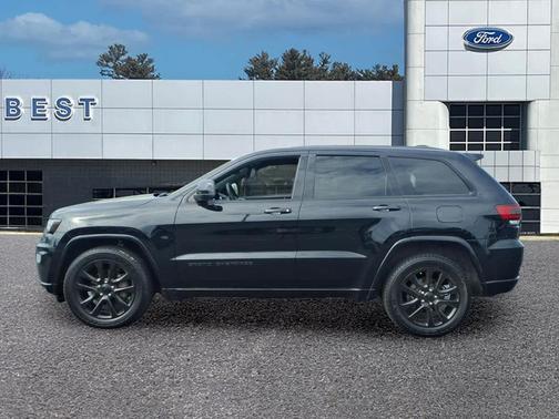 Diamond Black Crystal Pearlcoat 2017 Jeep Grand Cherokee Altitude