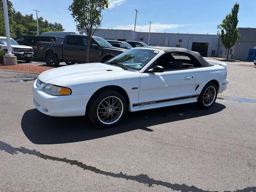 Crystal White (CC) 1996 Ford Mustang GT