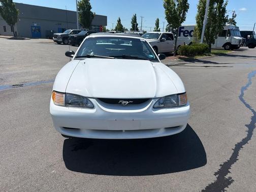 Crystal White (CC) 1996 Ford Mustang GT