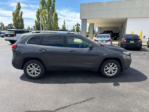 Granite Crystal Metallic Clearcoat 2016 Jeep Cherokee Latitude