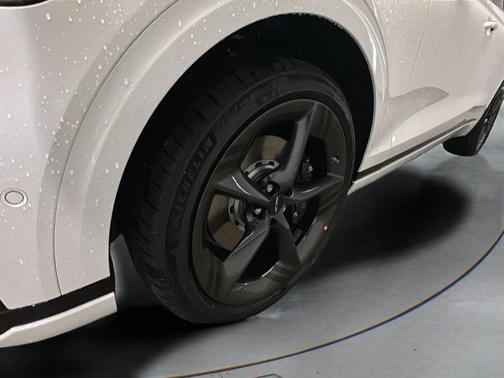 Uyuni White 2026 Genesis GV70 2.5T Sport Prestige