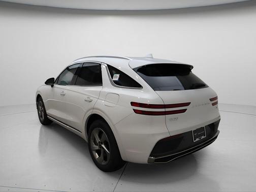 Uyuni White 2026 Genesis GV70 2.5T