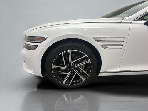 Alta White 2026 Genesis G80 2.5T