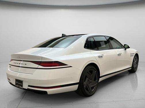 Uyuni White 2026 Genesis G90 3.5T e-SC Prestige Black