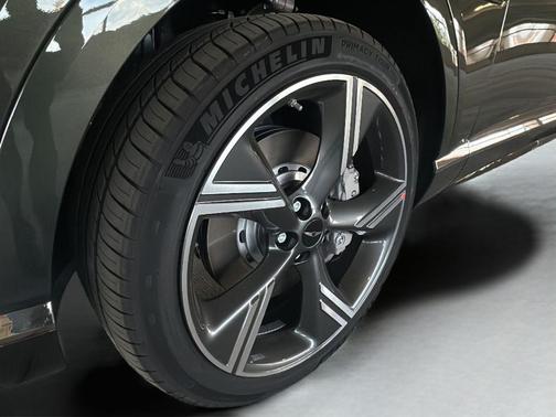 Green 2026 Genesis GV80 3.5T Prestige