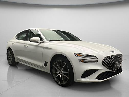 Uyuni White 2025 Genesis G70 2.5T