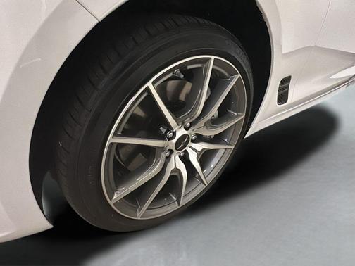 Uyuni White 2025 Genesis G70 2.5T
