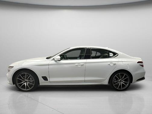 Uyuni White 2025 Genesis G70 2.5T