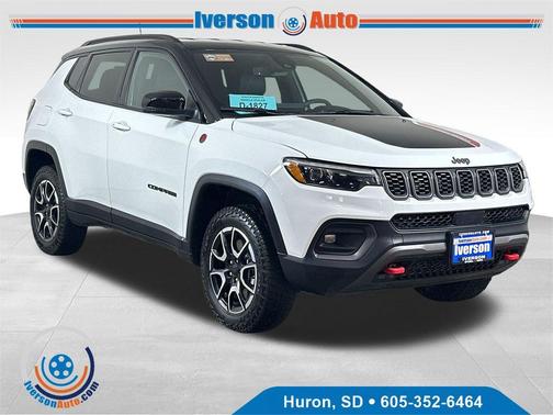 Bright White Clearcoat 2024 Jeep Compass Trailhawk